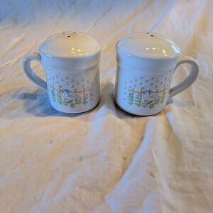 2/30$ Vintage White Ceramic Salt and Pepper Shakers with Goose Bird Motif